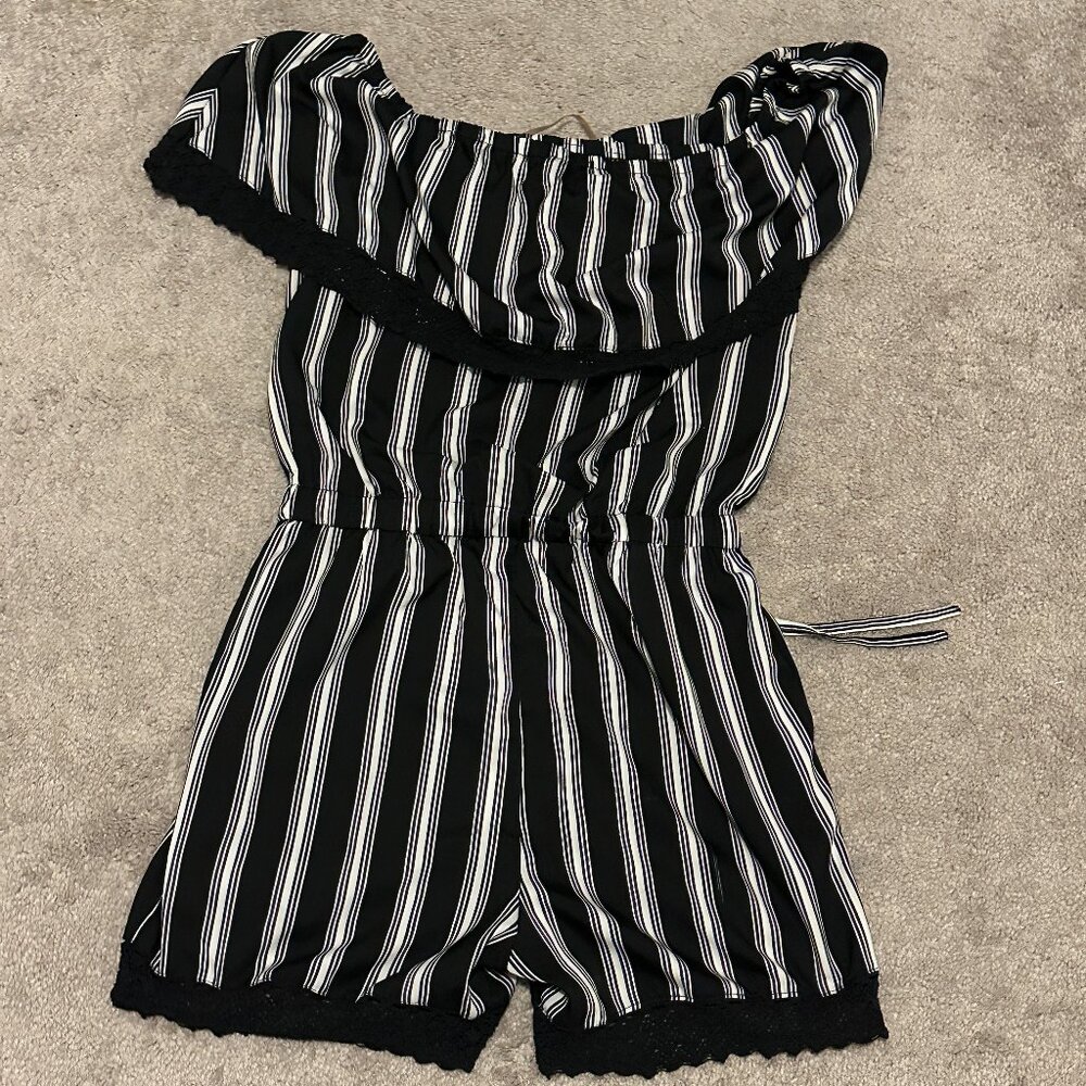 Black/White stripped short jumpsuit